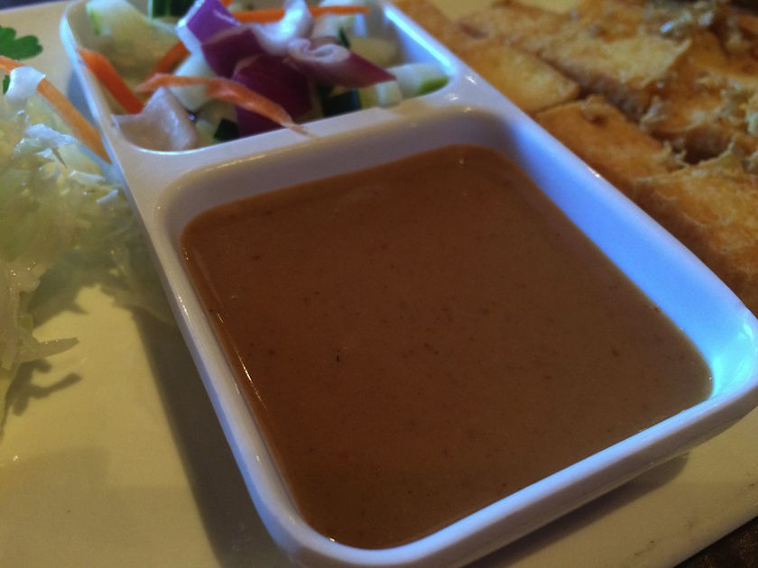 Here's a closeup of the lovely peanut sauce that came with the tofu satay. Delicioso!