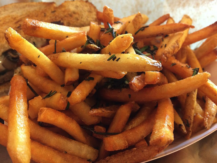 Okay, so these are the amazing fries! They are sprinkled with truffle oil and fresh rosemary. Sounds simple, right? Simply delicious! 
